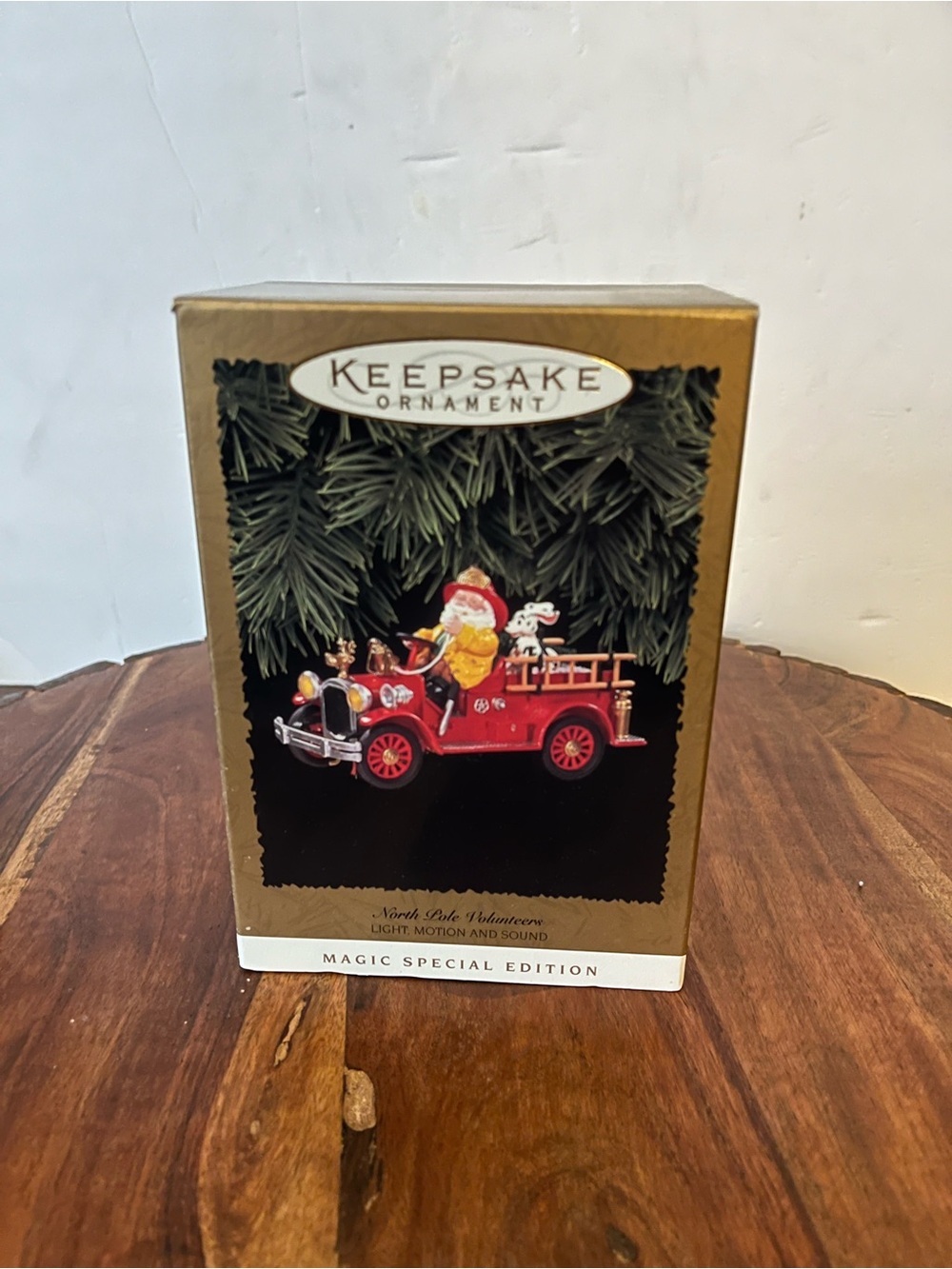 Hallmark Keepsake Magic Special Edition 1996 NORTH POLE VOLUNTEERS NIB